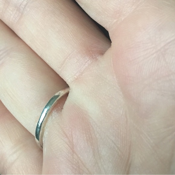 Circle Flower Shaped Mystical Green and Blue Sparkle Stone Ring - Picture 5 of 6